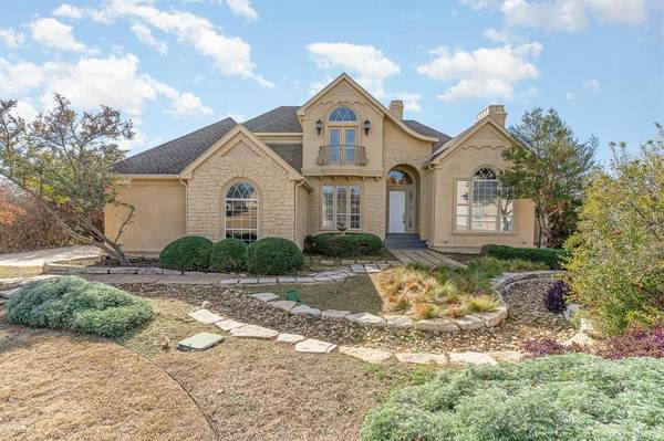 1028 Cove Meadow Court,  Grand Prairie,  TX 75104