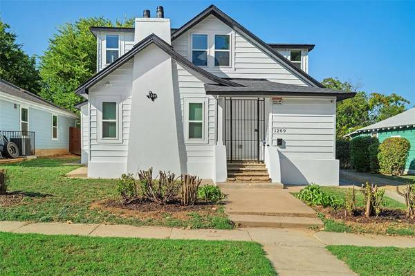 1209 E Jessamine Street, Fort Worth, TX 76104