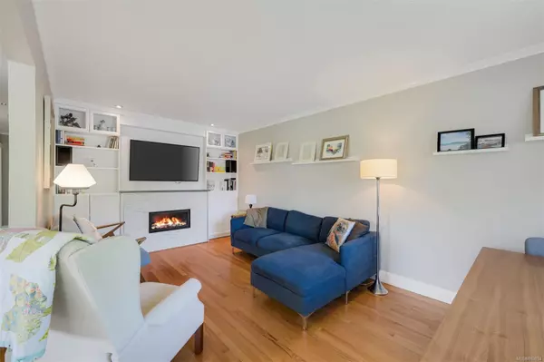 Oak Bay, BC V8R 5X3,1756-1764 Monteith St