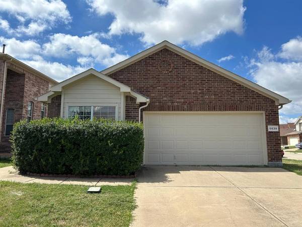 5839 Melanie Court,  Fort Worth,  TX 76131