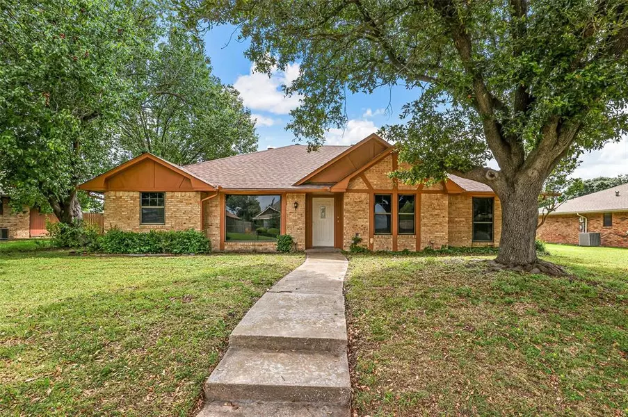 312 Trevino Trail, Lancaster, TX 75146