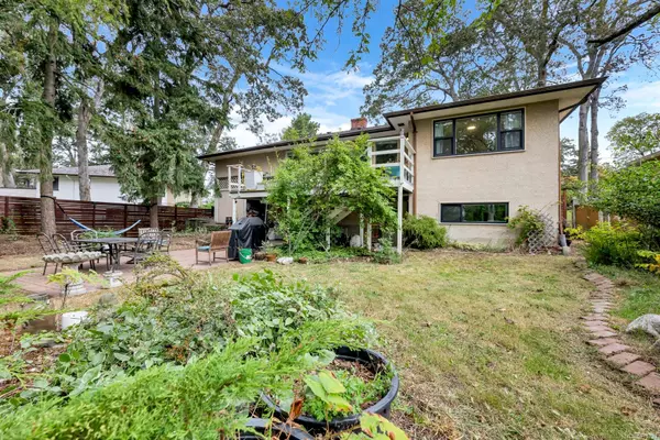 Saanich, BC V8P 1P3,1587 Sonria Pl