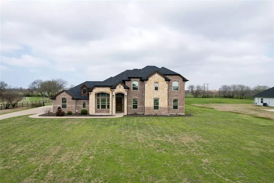 7622 Fall Creek Road, Talty, TX 75160