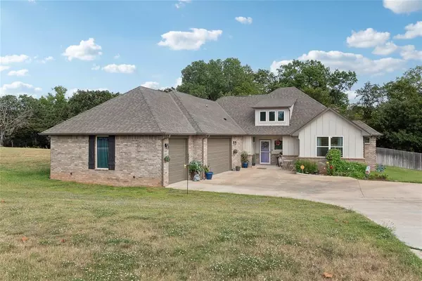 2409 Minnesota Circle, Shawnee, OK 74804