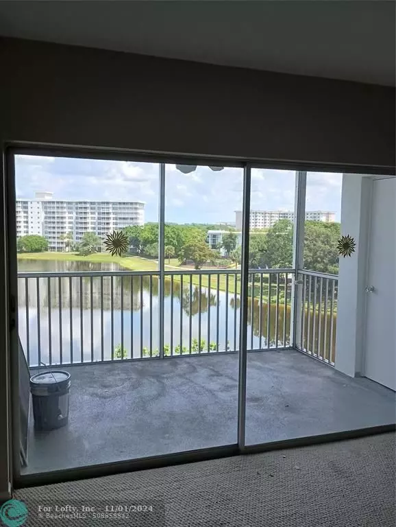 Pompano Beach, FL 33069,2751 N Palm Aire Dr  #605