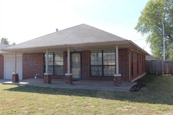 1620 Queensbury Road, Moore, OK 73160