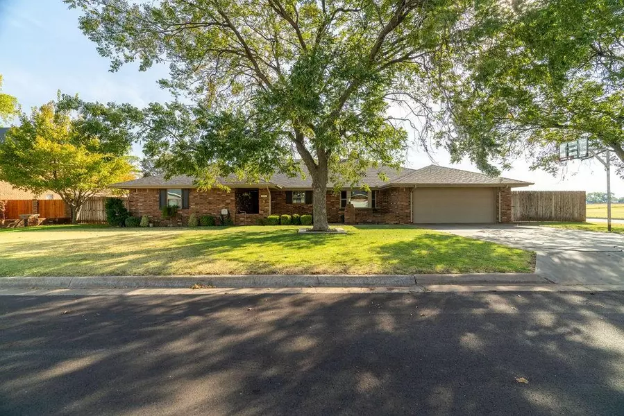 2000 Peach Avenue, Weatherford, OK 73096