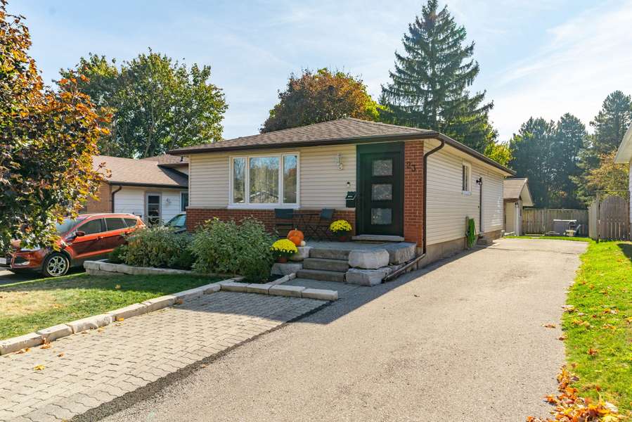 23 HILLSIDE DR, Kitchener, ON N2E 1R1