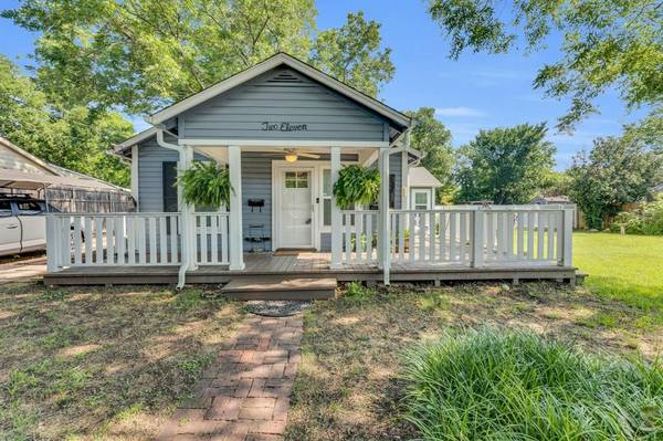 211 E Walnut Street, Lancaster, TX 75146