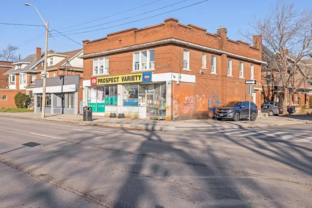 Hamilton, ON L8M 1M4,132 Prospect ST S #1