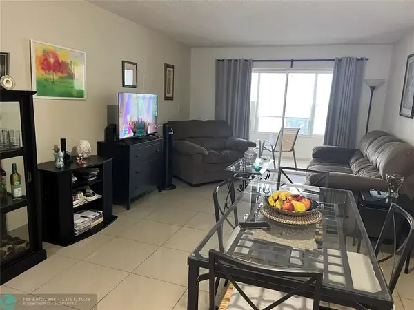 Sunrise, FL 33322,8135 Sunrise Lakes Blvd  #307