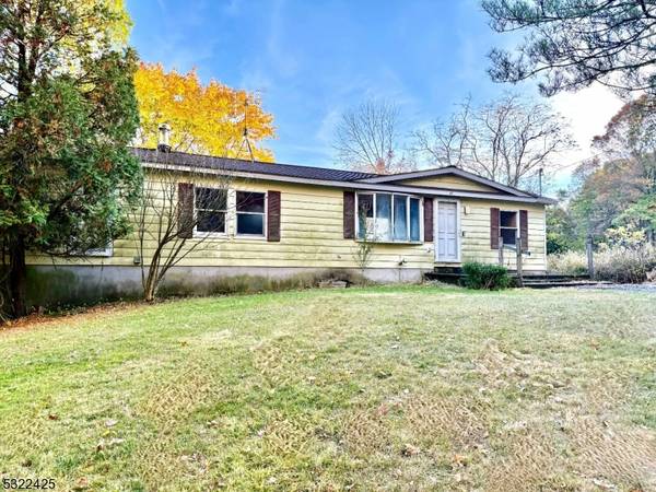 45 Pine St, Oxford Twp., NJ 07863