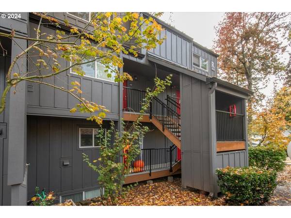 Lake Oswego, OR 97035,4 Touchstone #110