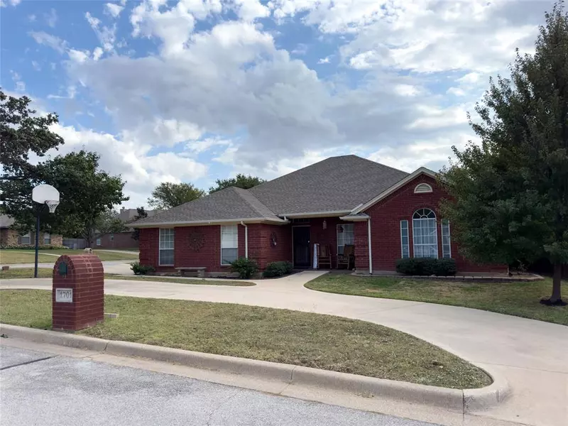 1701 Oakmeadow Drive, Decatur, TX 76234