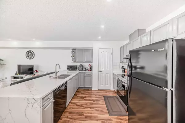 Calgary, AB T3J 5L1,56 Saddletree CT NE