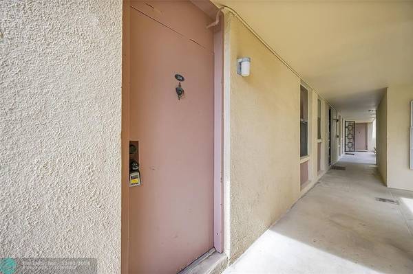 Coral Springs, FL 33065,8433 Forest Hills Dr  #104