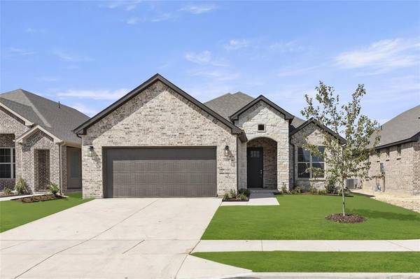 581 Silver Springs, Lavon, TX 75166