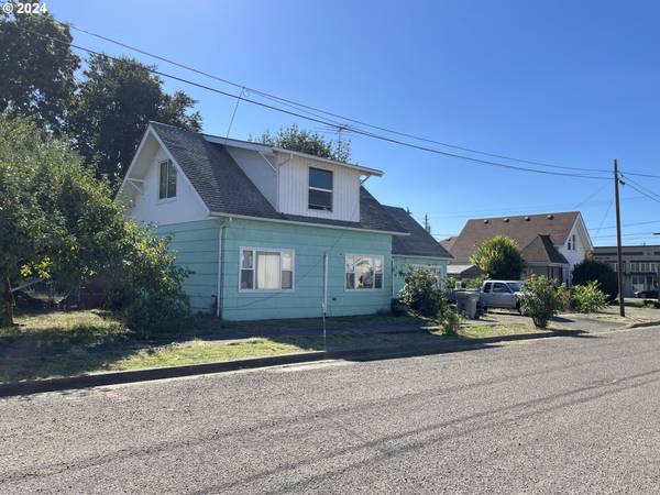 340 MOORE ST, Harrisburg, OR 97446