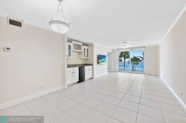 Pompano Beach, FL 33062,1051 Hillsboro Mile  #305 E