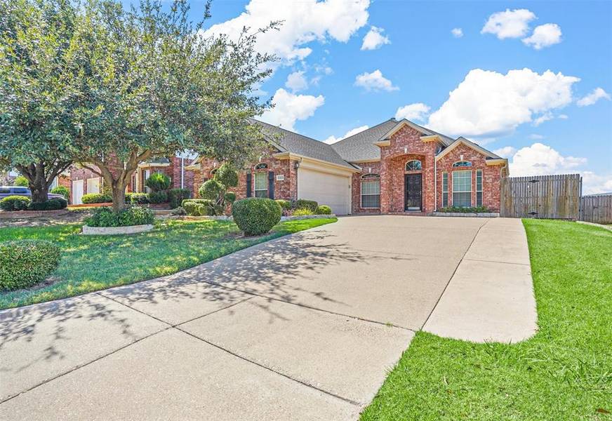 5325 Meadow Valley Drive, Fort Worth, TX 76123