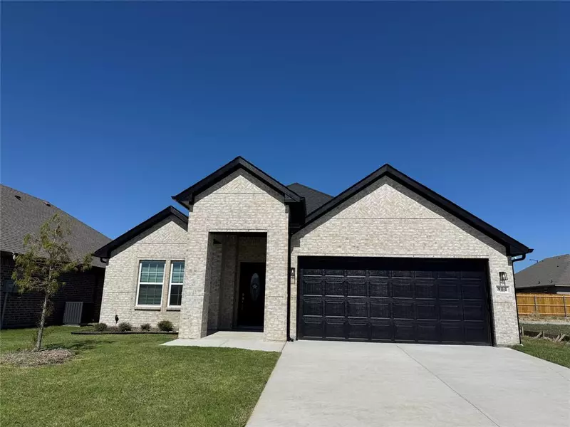 804 Greyson Lane, Greenville, TX 75402