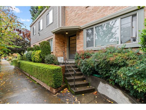 Portland, OR 97232,2021 NE CLACKAMAS ST ##15