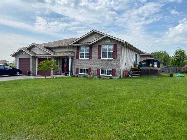 27 Belvedere RD, Quinte West, ON K8V 4A9