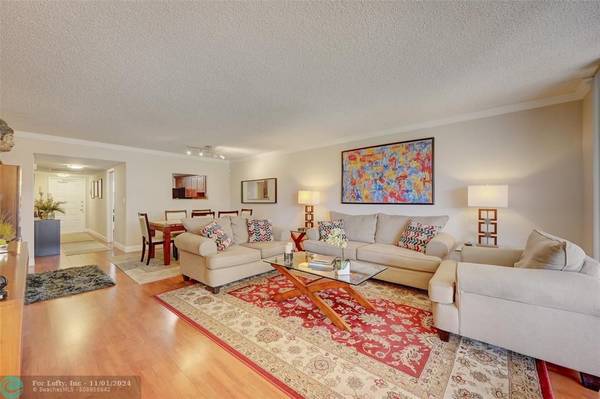 823 Cypress Blvd  #201, Pompano Beach, FL 33069