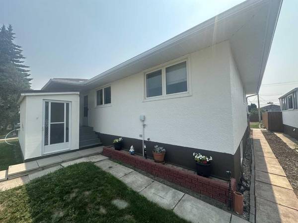 Hanna, AB T0J 1P0,413 6 AVE West