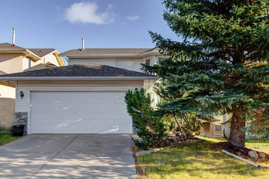 28 Hawkdale Close Northwest, Calgary, AB T3G 2Z9