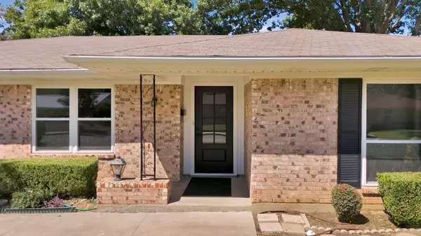 Arlington, TX 76010,1511 Darlene Lane