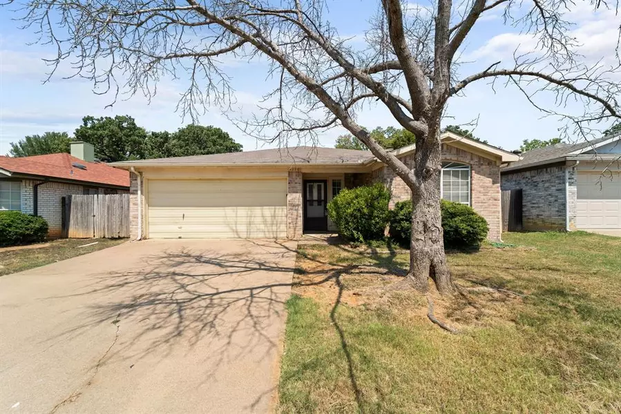 1110 Stone Creek Drive, Mansfield, TX 76063