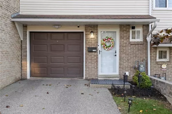 Waterloo, ON N2J 4G3,312B BLUEVALE ST N