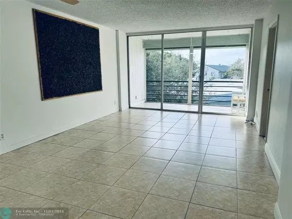 Oakland Park, FL 33309,113 Royal Park Drive  #3H