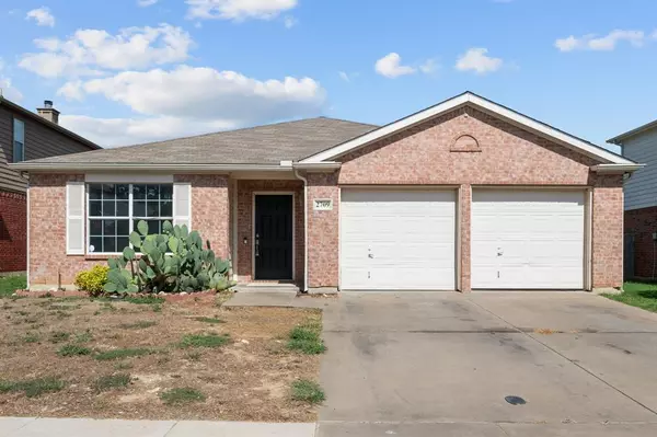 2709 Tar Heel Drive, Fort Worth, TX 76123