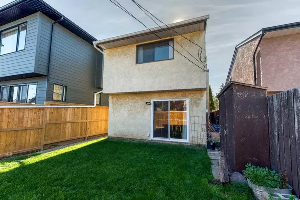 Calgary, AB T3B 1Z9,8518 47 AVE NW