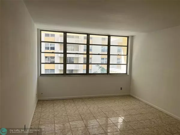 Hallandale Beach, FL 33009,1817 S Ocean Dr  #323