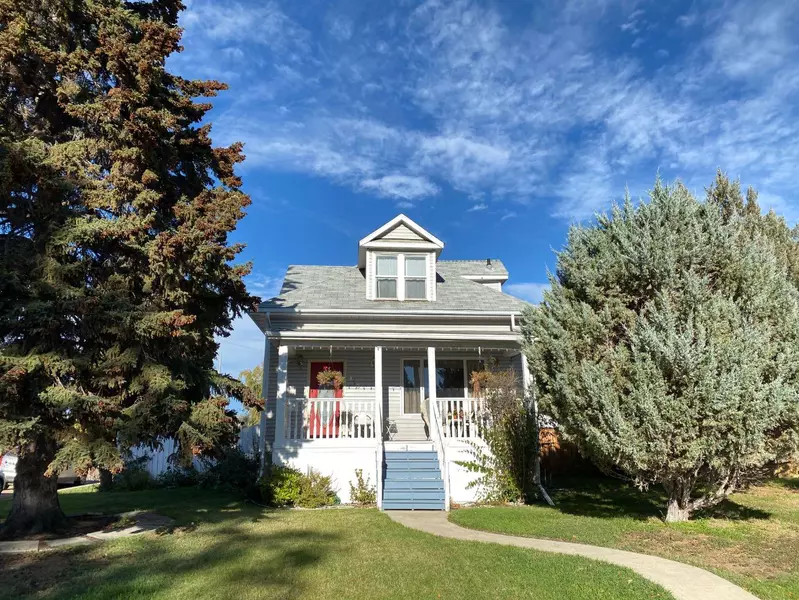 413 9 Street East, Drumheller, AB T0J0Y5