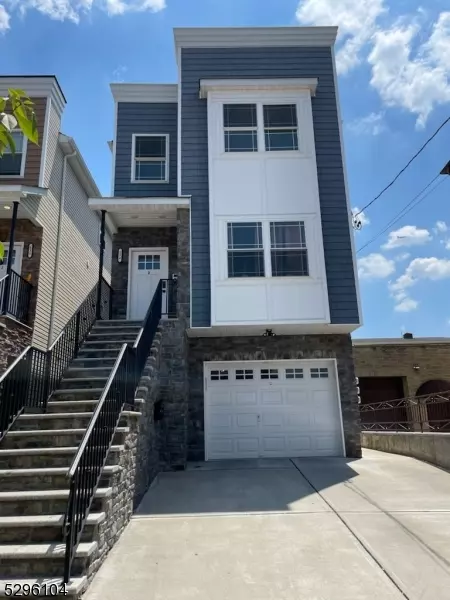 234 Palmer St, Elizabeth City, NJ 07202