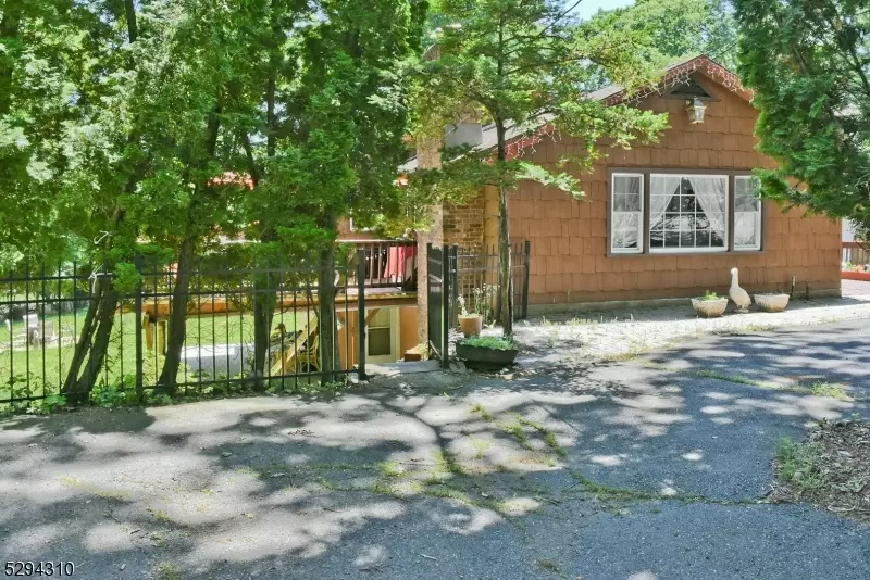 Hopatcong Boro, NJ 07843,149 Madison Trl