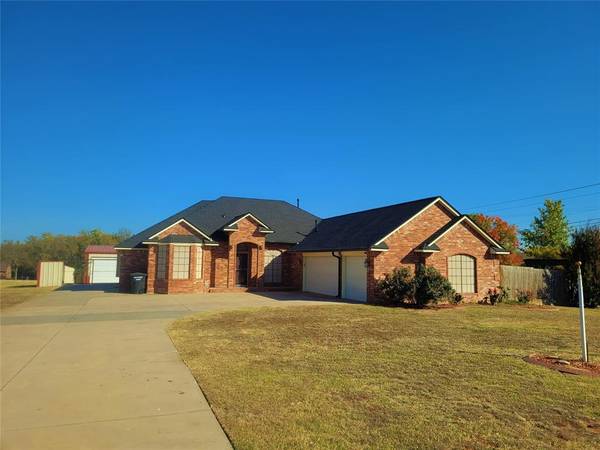 1300 Lost Creek Drive, Moore, OK 73160