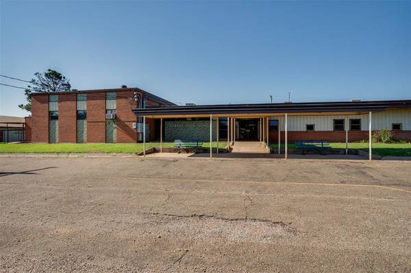 711 9th Street, O'brien, TX 79539