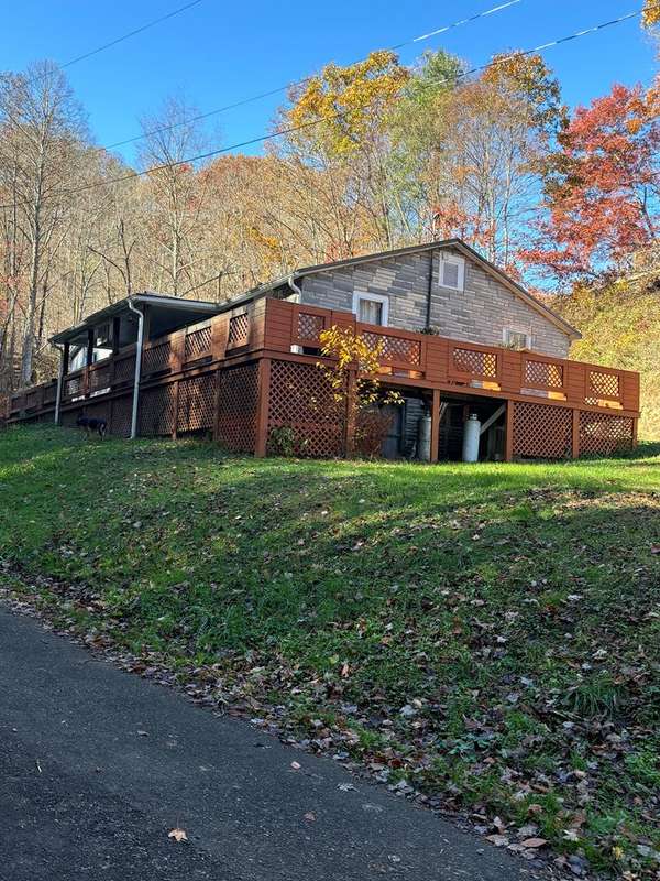 596 ROCKY HOLLOW ROAD, Cedar Bluff, VA 24609