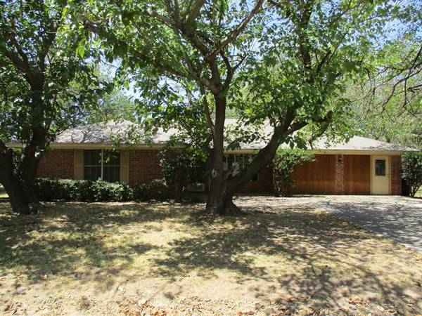 508 S Harrison Street,  Pilot Point,  TX 76258