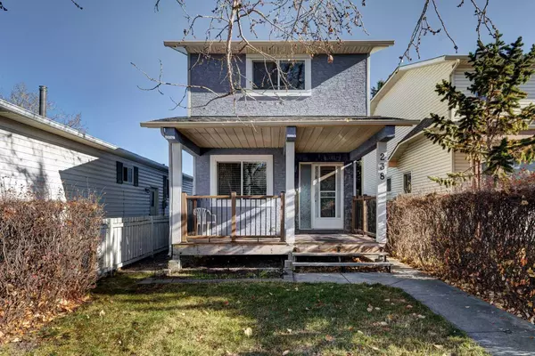 238 Woodmont CT Southwest, Calgary, AB T2W 4X1