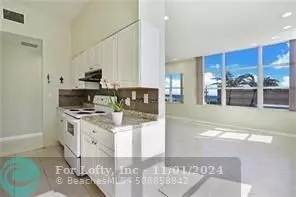 Hollywood, FL 33019,326 Harrison St  #302A