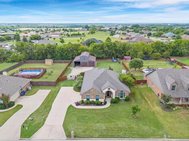 1086 Meadow Hill Drive, Lavon, TX 75166