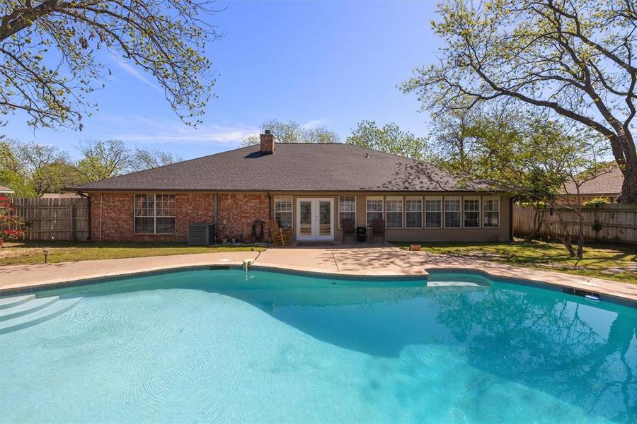 8906 Magnolia Vale Drive, Granbury, TX 76049