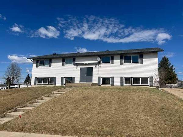 604 3 AVE, Fox Creek, AB T0H1P0