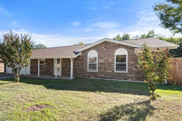 Kennedale, TX 76060,110 Briarwood Drive